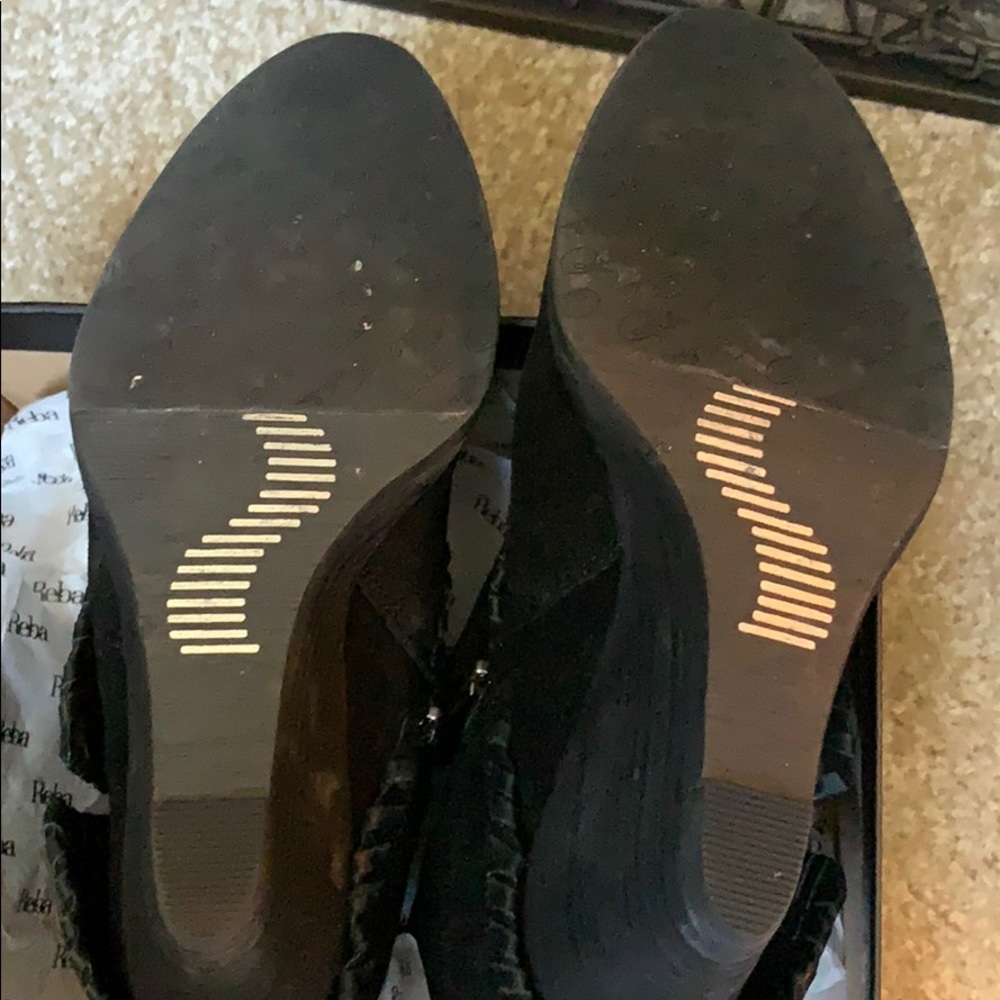 Reba booties - Picture 4 of 4